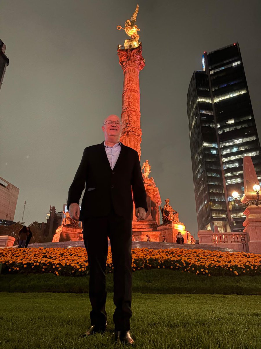 igoldfajn's tweet photo. Back in my beloved #Mexico for an intense few days of activities.

With a focus on private sector-led development, this week we will host a business forum with global CEOs to help drive investment and growth across #LatinAmerica and the #Caribbean. We will also meet with Mexican authorities and business leaders to discuss infrastructure, energy, payment systems, and advancing the care economy.

And we are taking advantage of the momentum of the World Cup to promote its social legacy through initiatives such as Sports for Development, which create opportunities in the most vulnerable communities.
-----
De vuelta a mi querido México para unos días intensos de actividades.

Con un enfoque en el desarrollo liderado por el sector privado, esta semana organizaremos un foro empresarial con CEOs globales para impulsar la inversión y el crecimiento en América Latina y el Caribe. También nos reuniremos con autoridades y líderes empresariales de México para conversar sobre infraestructura, energía, sistemas de pago y el avance de la economía del cuidado.

Además, estamos aprovechando el impulso de la Copa Mundial de la FIFA para promover su legado social a través de iniciativas como Deportes para el Desarrollo, que crean oportunidades en las comunidades más vulnerables.
-----
De volta ao querido México para alguns dias intensos de atividades.

Com foco no desenvolvimento liderado pelo setor privado, esta semana realizaremos um fórum de negócios com CEOs globais para ajudar a impulsionar o investimento e o crescimento na América Latina e no Caribe. Também nos reuniremos com autoridades mexicanas e líderes empresariais para discutir infraestrutura, energia, sistemas de pagamento e o avanço da economia do cuidado.

E estamos aproveitando o momento da Copa do Mundo para promover seu legado social por meio de iniciativas como Esporte para o Desenvolvimento.