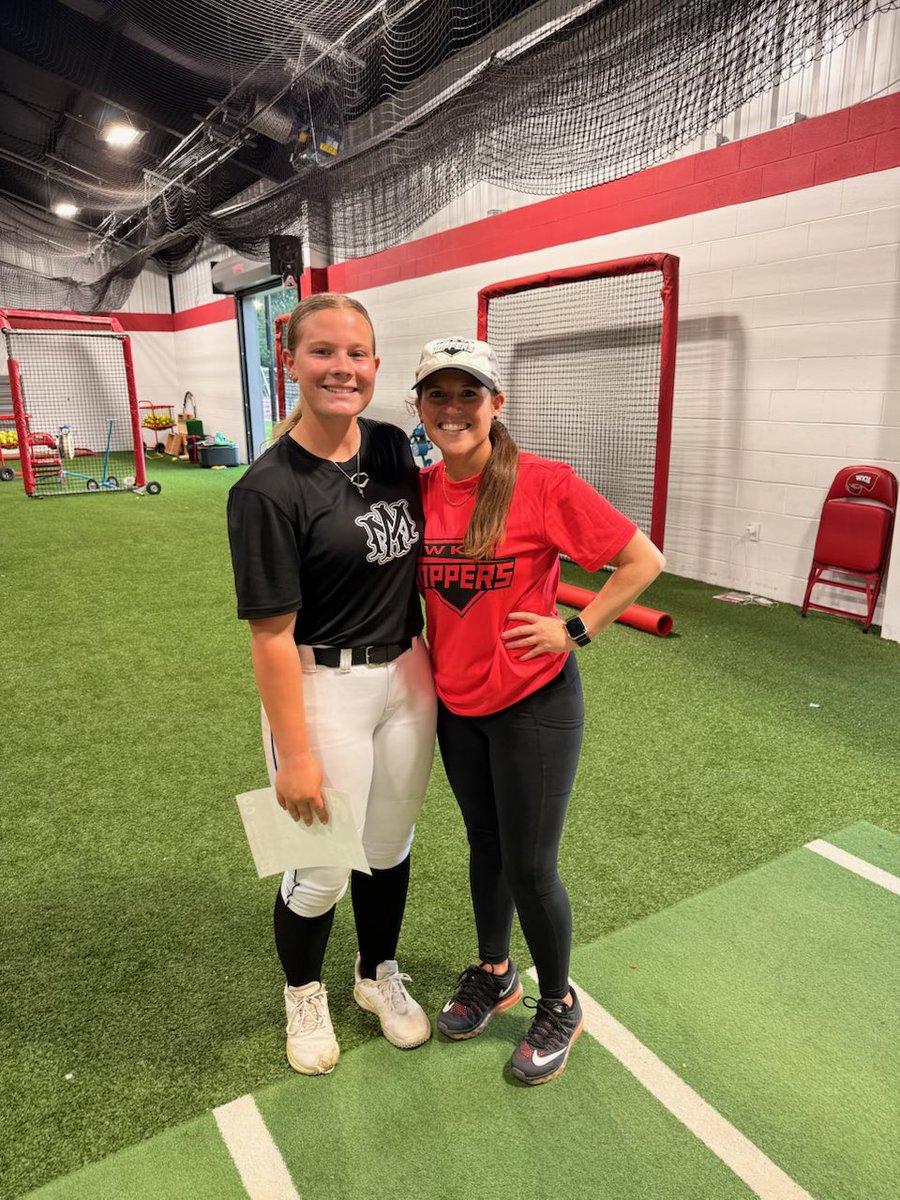 GracieS2027's tweet photo. Thank you to @Simonecatcher23 for catching me yesterday at @WKUSoftball camp!  Day 1 was amazing!  

Day 2 is about to start! Go TOPS!

@AmyLTudor 
@KaylaBixel 
@LindseyWarick 
@MMayeux https://t.co/S4l48zpE8F