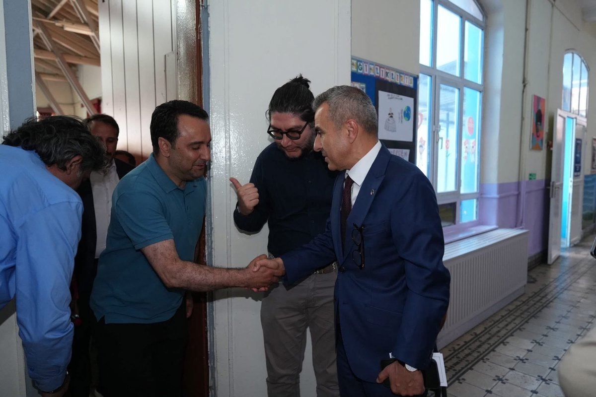 AvcuOmer's tweet photo. Bugün mahallemizde gerçekleştirdiğimiz toplantıya katılarak mahallemizin sorun ve taleplerini dinleyen @TC_Beyoglu Kaymakamımız Sn. @ataatasoy19 ’a, değerli kurum müdürlerimize ve katkı sunan tüm mahalle sakinlerimize teşekkür ederiz.@RTErdogan @gul_davut @TC_icisleri https://t.co/TmzwKgTCrd