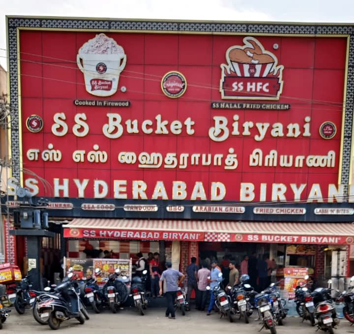 reportermani's tweet photo. பிரியாணியில் பூரான் - 1 லட்சம் இழப்பீடு 

ரூ. 3500க்கு வாங்கிய  மட்டன் பிரியாணியில் பூரான் கிடந்ததாதாக அகமது சித்திக் என்பவர் புகார்

மன உளைச்சலால் பாதிக்கப்பட்ட வாடிக்கையாளருக்கு ரூ. 1.05 லட்சம் இழப்பீடு வழங்க பெரம்பூர் எஸ்.எஸ்.ஹைதிராபாத் பிரியாணிக்கு சென்னை மாவட்ட நுகர்வோர் நீதிமன்றம் உத்தரவு