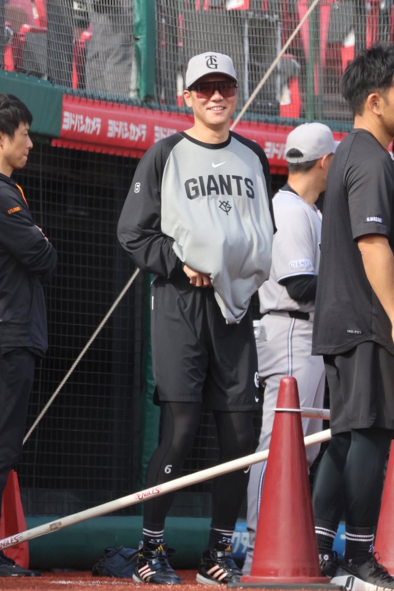 ジャンプ⤴︎しながら上げパン⤴︎ 📷2026.06.10 楽パ #坂本勇人