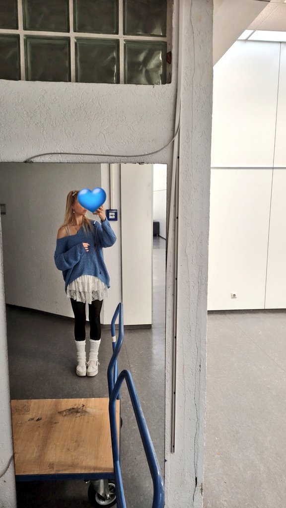 lsabe11's tweet photo. I feel so fat today:/ https://t.co/G2QuYhLbys