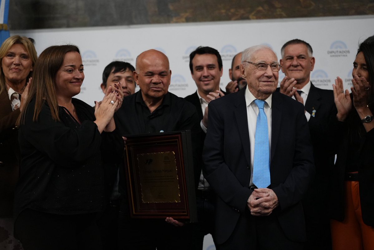 ceciliamoreauok's tweet photo. Acompañé al diputado @jorgechica80 en la entrega de los premios “Islas Malvinas”, un reconocimiento de la Comisión de Deportes de la HCDN  a quienes enaltecen el deporte argentino. 🇦🇷 https://t.co/K9hhXbZkTV