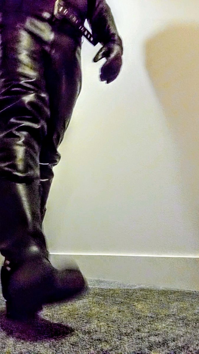 phillysmoker's tweet photo. $ubmit and $urrender to this HOT leatherman 
@alphalthrdaddy https://t.co/oZA7mcJY1r