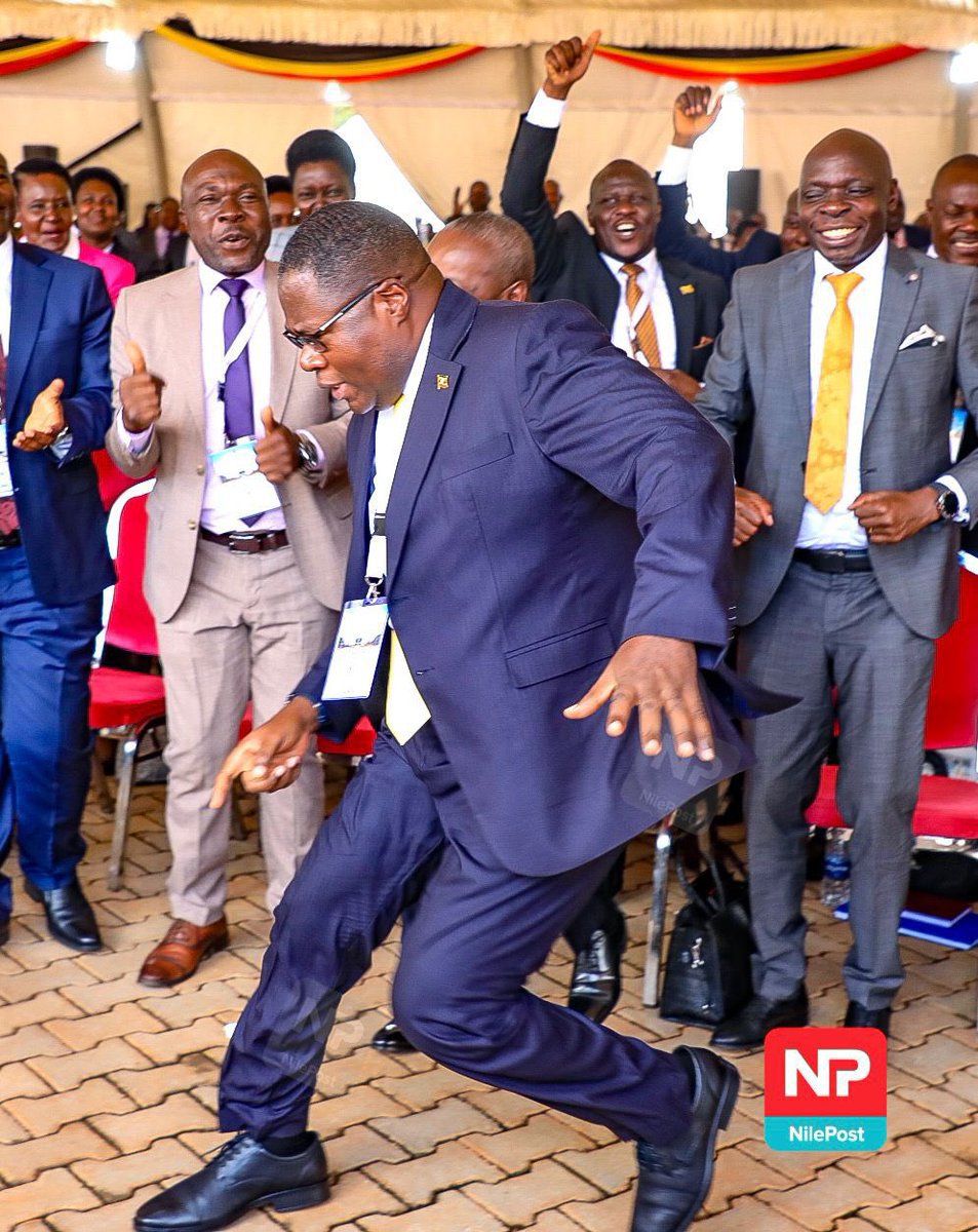 EdemafredOtto's tweet photo. The other day the Speaker of @Parliament_Ug Rt. Hon. @ObothOboth says there's some idle 24b in his office thats need to be reallocated
Today LOP Hon. @JoelSsenyonyi says the govt saves up to 24 billion per year from Public Holidays.
#MedicalInterns just need about 25b/year https://t.co/E3ziMh4Ql9