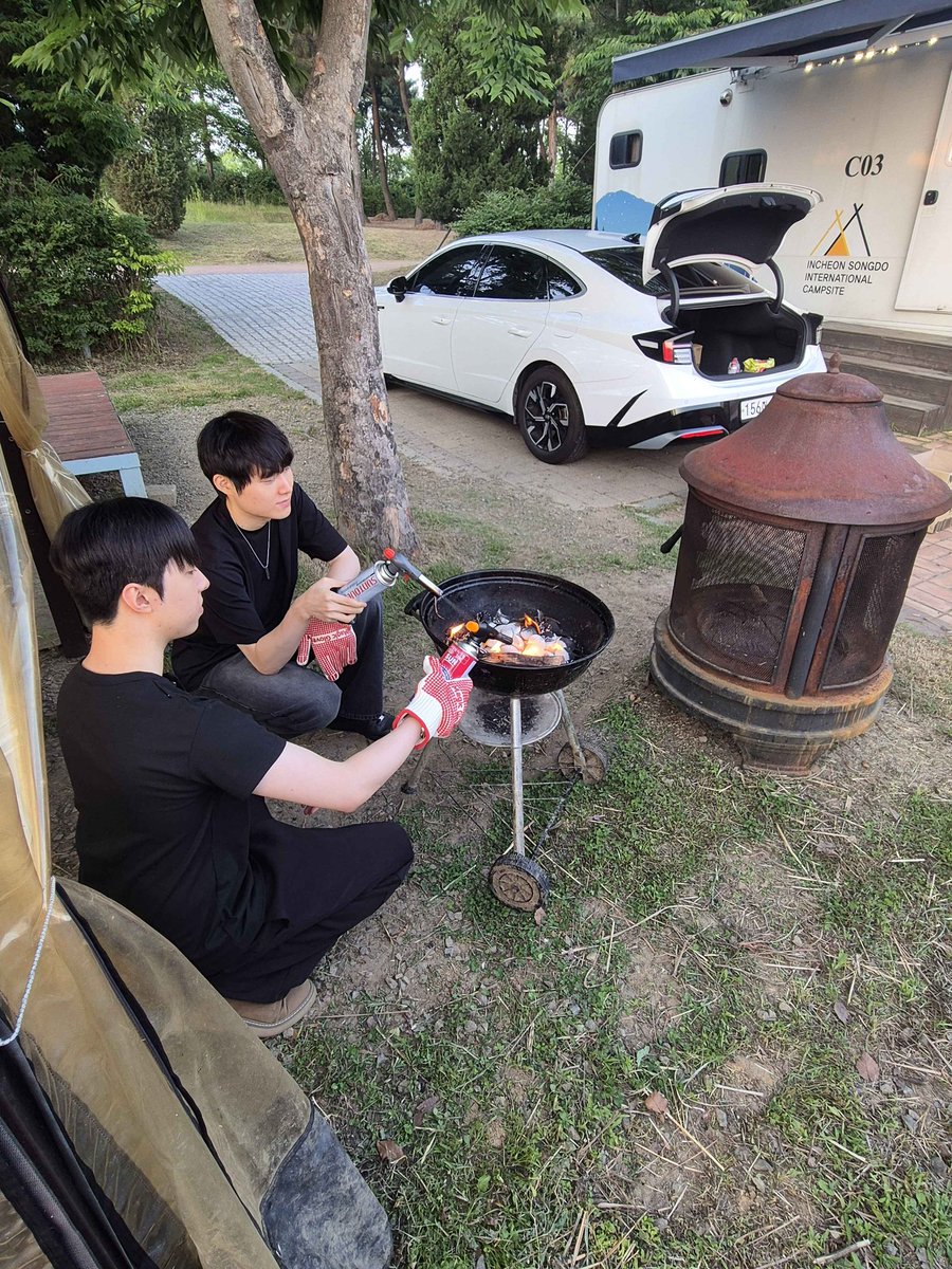 ENTERFORCE_36's tweet photo. 本日APEX部門は懇親会中です🏕️ https://t.co/ucSOLXxUOQ