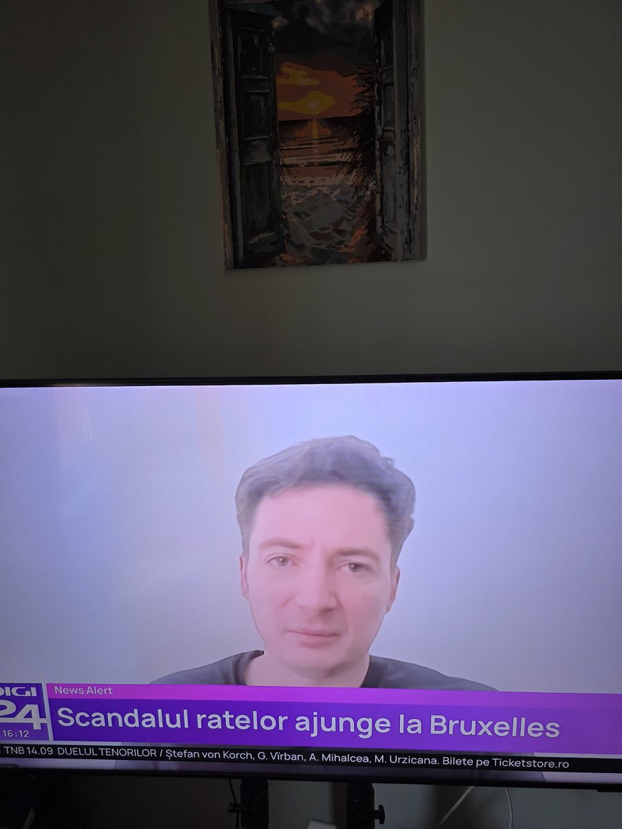 Sorin_Patiu's tweet photo. Bă, chiar nimeni nu se gândește să-l pună pe ăsta prim ministru? Știe tot, de la bruiaj GPS la înmulțirea pangolinilor. Geopolitica și neurochirurgia le halește la micul dejun, asta în timp ce respiră macroeconomie. https://t.co/zrU6PdaWwQ