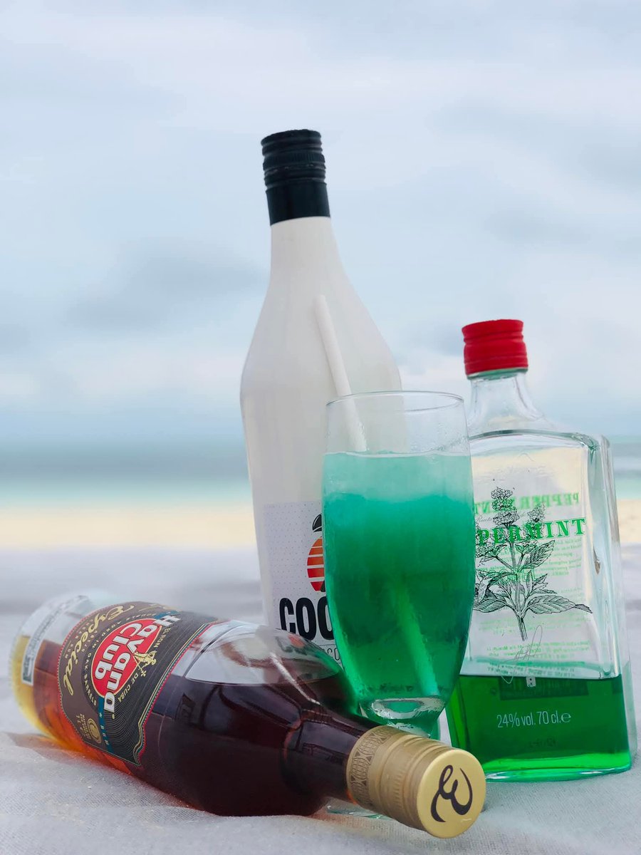 SheylaLope20432's tweet photo. Una tarde frente al mar turquesa se disfruta mucho mejor con un toque de frescura tropical. 🍹🌊 ¡Salud desde el paraíso!
​Si pudieras teletransportarte aquí mismo con un cóctel en la mano, ¿con quién compartirías este momento? 👇😉 #IberostarOriginDaiquiri #grancaribehotel https://t.co/DETMSrUyPB