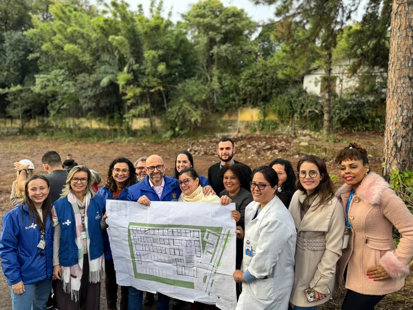 saudepoa's tweet photo. 📌A Prefeitura de Porto Alegre deu início terça-feira, 9/6, às obras da nova Clínica da Família Glória Intendente, no bairro Glória. O ato público foi realizado na área onde será construída a unidade, na rua Intendente Alfredo Azevedo, 530.

⏩Saiba mais: https://t.co/KJb27cB08n https://t.co/JHFPJnC8KW