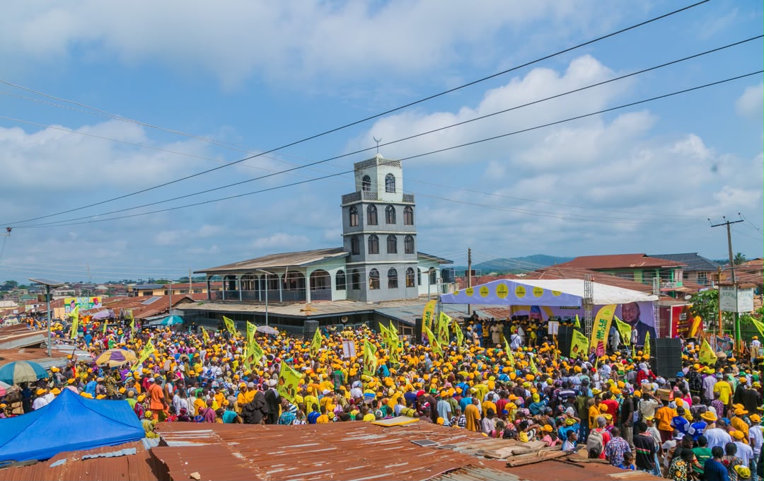 SodiqTade's tweet photo. Today inside Oriade/Obokun for the official inauguration of 10,000 canvassers ahead of August 15th Governorship Election. Vote Accord! Vote Adeleke! https://t.co/Qp7PskdgpP
