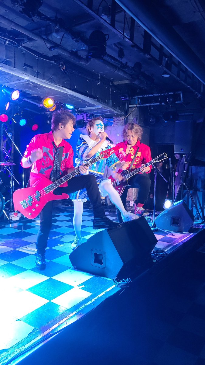 TokyoPrison0909's tweet photo. #ニューロティカ でした！
毎年見てるけどこの三人は最高に盛り上がるな……

Bambooさん突然入ってきて笑ってしまった🤣 https://t.co/AH1cC5b6Zl