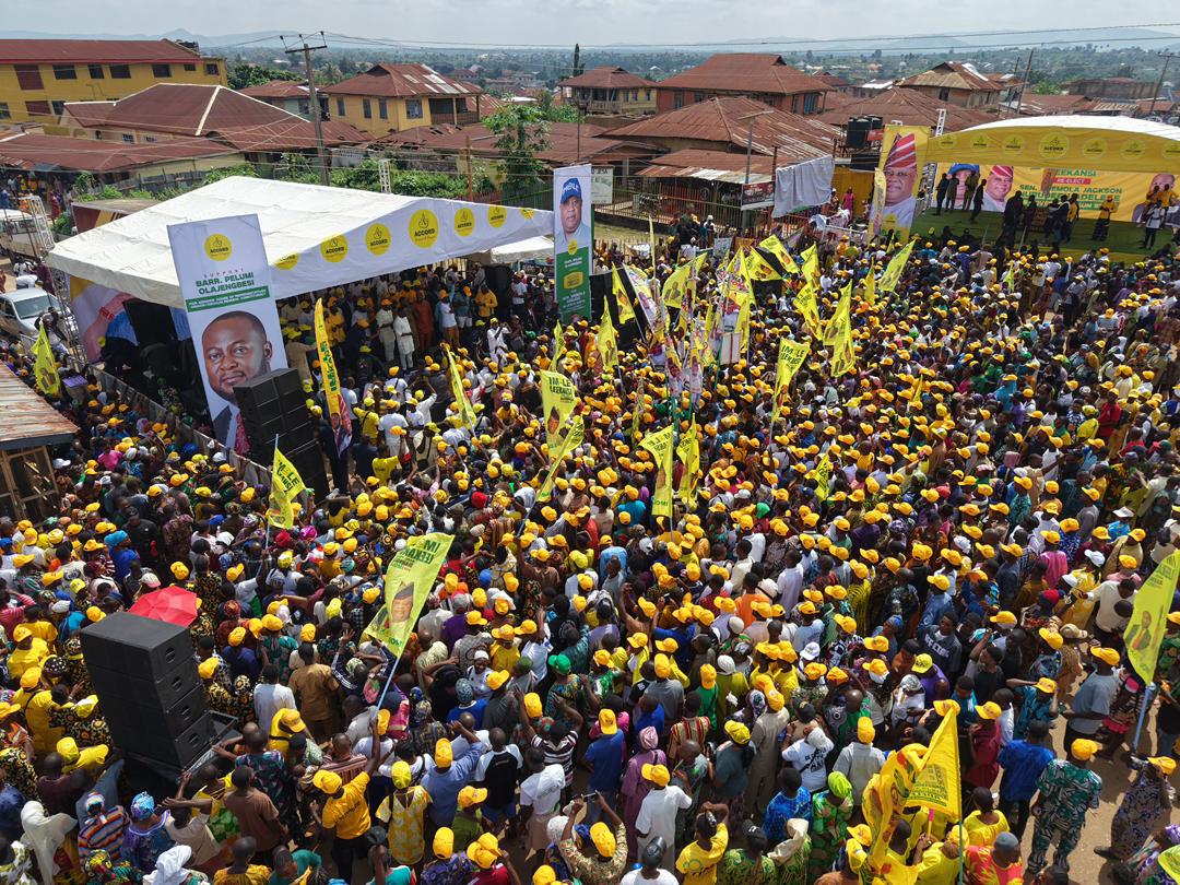 SodiqTade's tweet photo. Today inside Oriade/Obokun for the official inauguration of 10,000 canvassers ahead of August 15th Governorship Election. Vote Accord! Vote Adeleke! https://t.co/Qp7PskdgpP