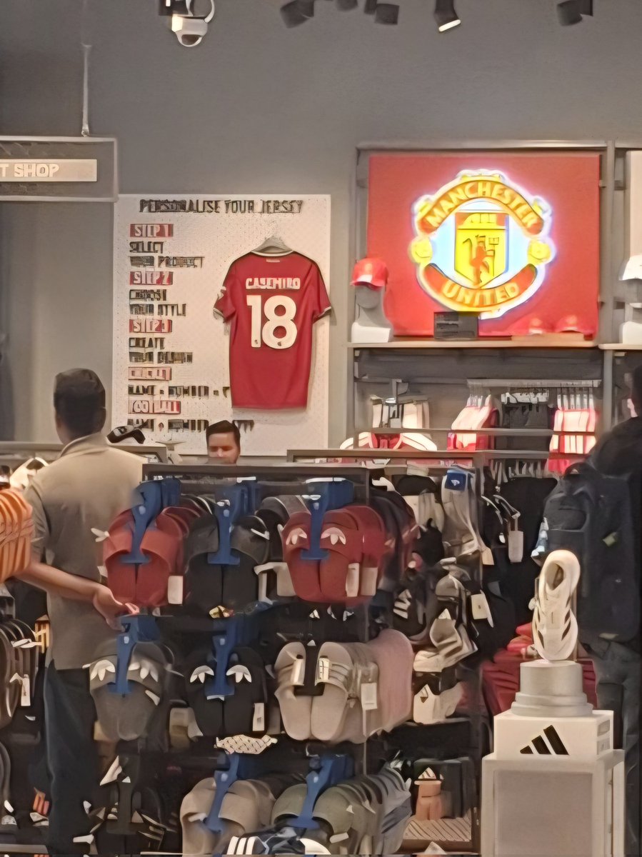NS7703's tweet photo. should I get that casemiro jersey? https://t.co/DC6lTbdHmG