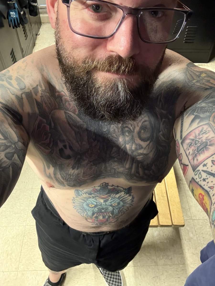 spookydaddy13's tweet photo. Good morning everyone….felt cute ☺️ https://t.co/EexDpqW96I