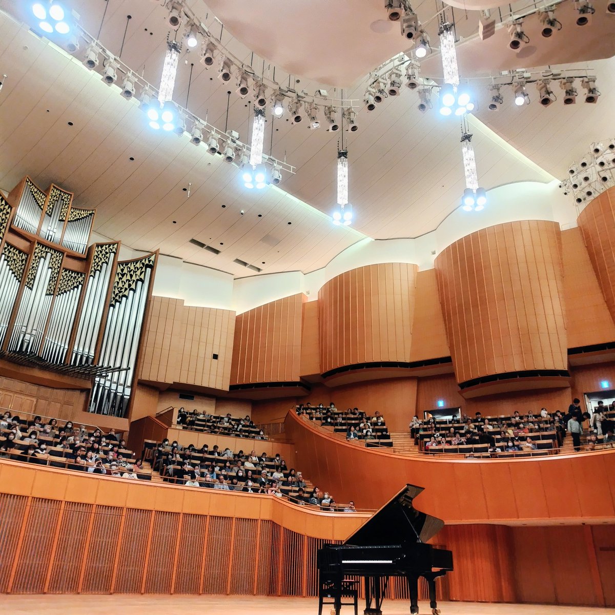yukavfvmv's tweet photo. 3年ぶり！待ちに待った札幌公演🎶
特に後半プログラムが素晴らしく、ワルトシュタインやスペイン狂詩曲の今までに聴いたことがないアプローチと内声の美しさ・粒だった音色が素敵でした😌✨
今回初めて知ったモンポウの月の光も美しかったです！
#ブルース・リウ #札幌Kitara https://t.co/sr1FwRfw9h