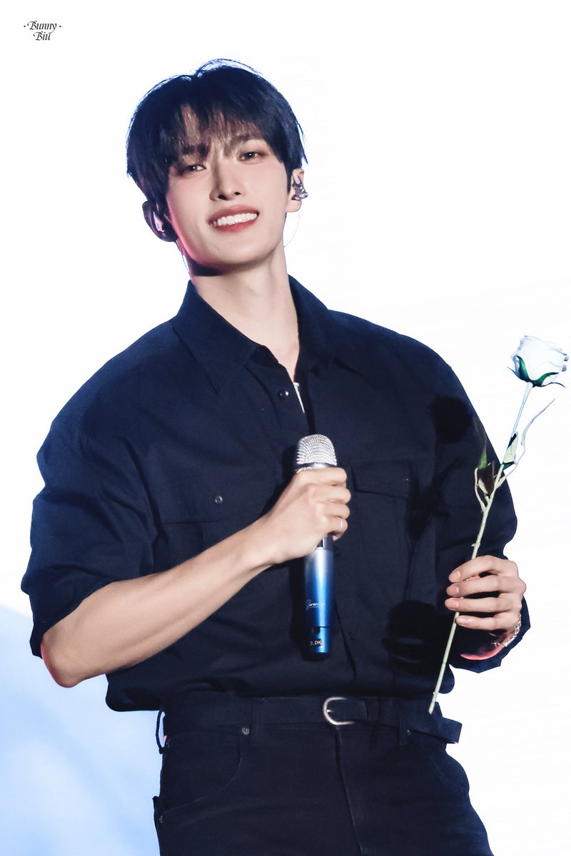bunny0218_jagi's tweet photo. 260531 DxS [SERENADE] ON STAGE IN DAEGU

#세븐틴     #도겸 #이석민 #ドギョム
#SEVENTEEN     #DOKYEOM https://t.co/7cVALyJ2Hk