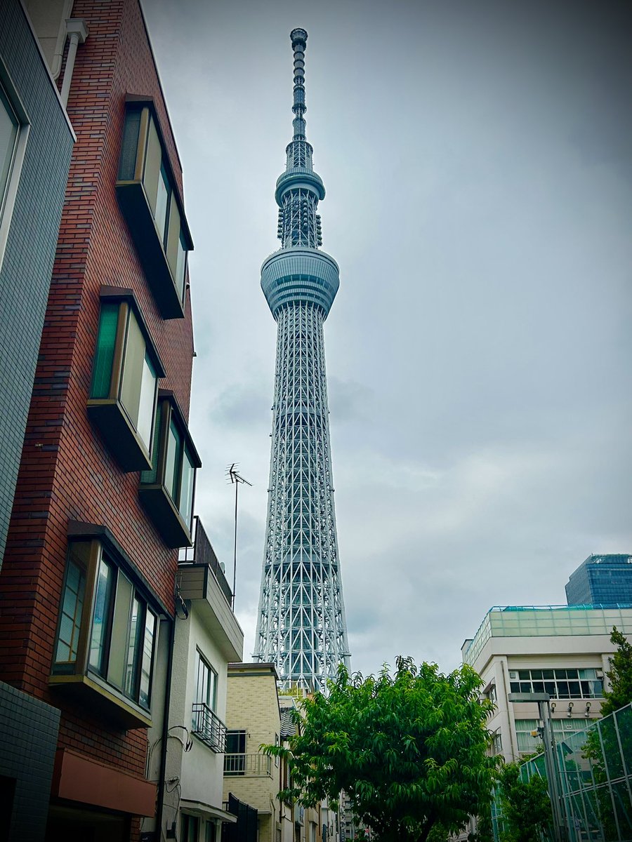 mahiro_lab's tweet photo. 先週の現場近くから見たスカイツリーと
今日の現場近くから見たスカイツリー

#スカイツリー https://t.co/JbJjkaF9hI