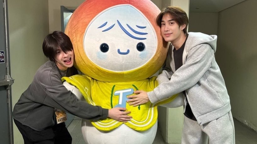 moonxest's tweet photo. they actually birthed and raised rainy you can’t convince me otherwise https://t.co/2LP8d7zHCZ