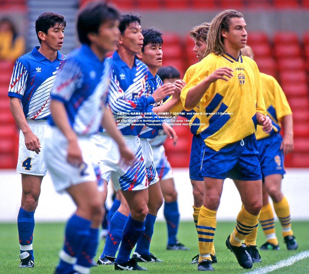 tphoto2005's tweet photo. 井原正巳4, 名良橋晃2, 柱谷哲二5, 小村徳男17（日本代表）and Henrik Larsson17(Sweden)
1995Umbro Cup, Japan. vs Sweden2-2
at City Ground in Nottingham UK on 10 June 1995
Photo by Masahide Tomikoshi / TOMIKOSHI PHOTOGRAPHY https://t.co/YuP2bYs2Xr