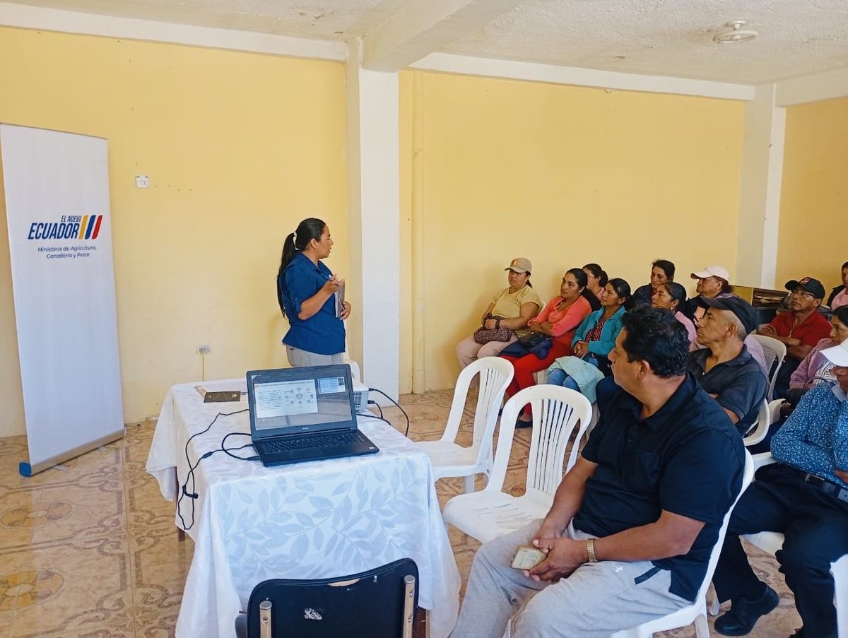 Agricultura_CZ7's tweet photo. #Loja | El #MAGP, en coordinación con las Oficinas Técnicas de #Calvas y #Espíndola, socializó su gestión comercial con los CIALCOs Feria Yo Prefiero Calvas y Feria Yacuri, estableciendo acuerdos para fortalecer los circuitos cortos de comercialización.
#ElNuevoEcuadlor 👩🌾👨🌾🌱 https://t.co/991lKjLVlW