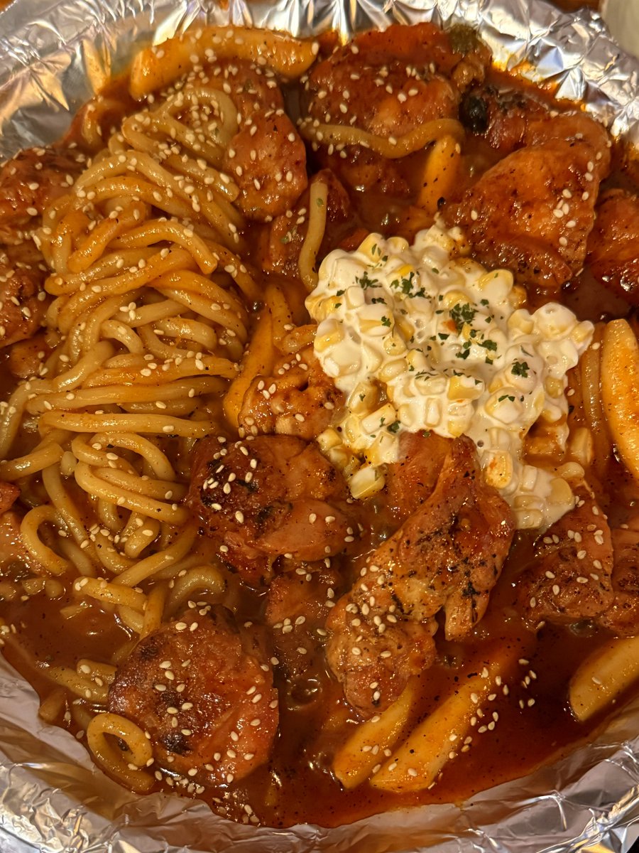 nyamywavy's tweet photo. 왕초바베큐 ❗️❗️❗️
치킨이 진짜.. 기대없었는데 치킨이 제일 맛있음🫶 따로 추가도 되는 콘마요 무조건추가하시길~~ 술마시고싶은맛.. 달콤한맛 !! https://t.co/uUQQ1fk8OH