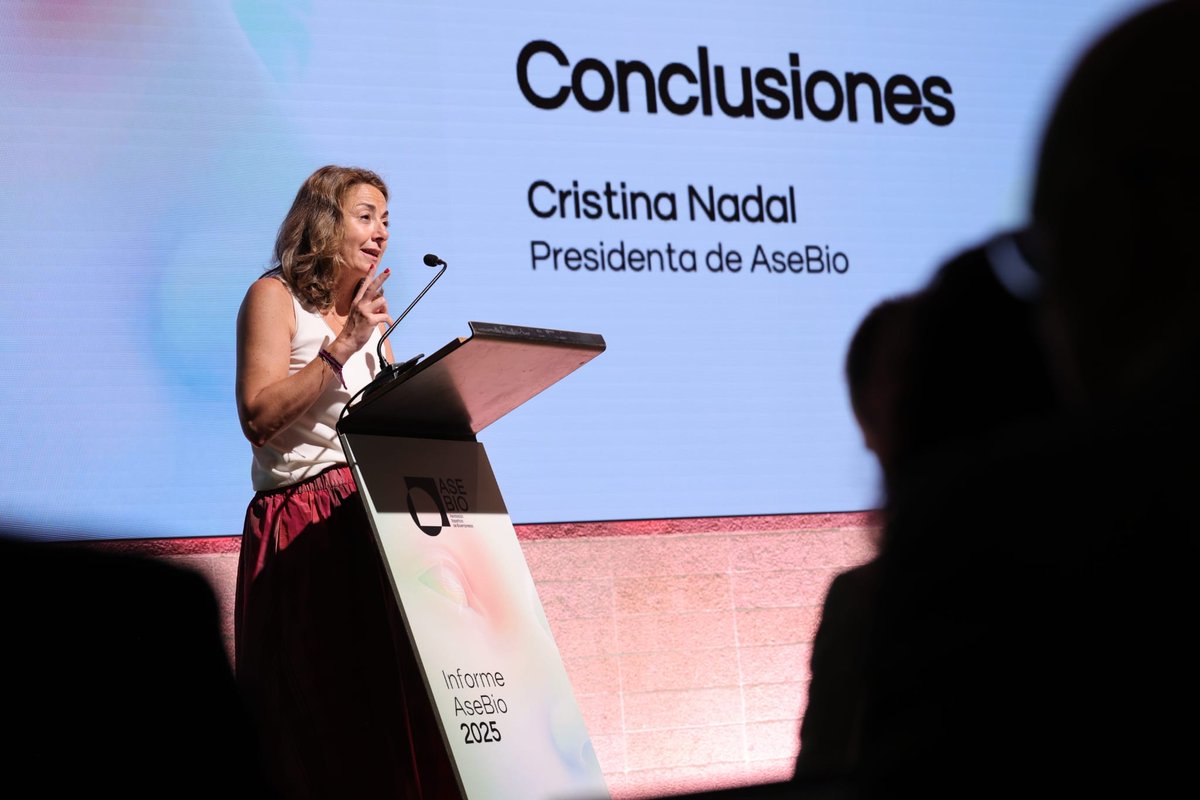 MSDEspana's tweet photo. Desde MSD hemos vuelto a colaborar en la presentación del #InformeAseBio2025, un encuentro que tuvo lugar ayer bajo el lema #BiotechAct:una oportunidad para la biotecnología española, en el que se abordó cómo impulsar la innovación y las capacidades científicas de nuestro país. https://t.co/ECRwKb02Ap