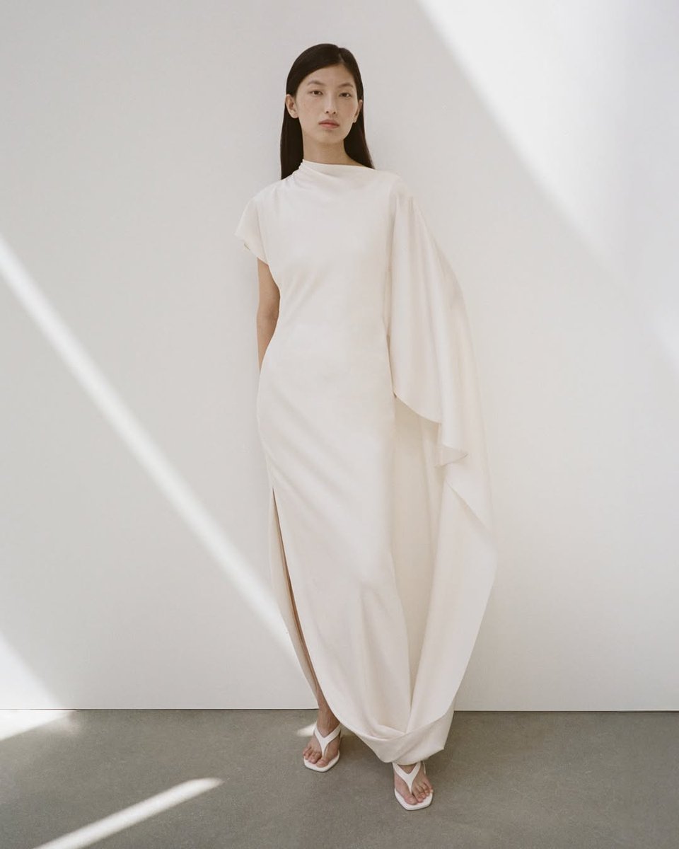 simkhaiat48's tweet photo. A Moment in White

Photographed by Davit Giorgadze and styled by

Discover new arrivals at https://t.co/t9pjYjCkiY