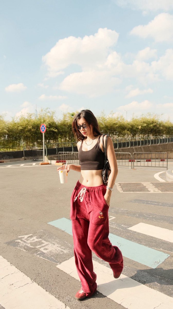 WolfiesForDAQ's tweet photo. Facebook Đồng Ánh Quỳnh new update :
Let's go 👇

https://t.co/qd6Zf9foPi

#DONGANHQUYNH
#WolfiesForDAQ
#ootd
#Style https://t.co/dXjqvuzBnX