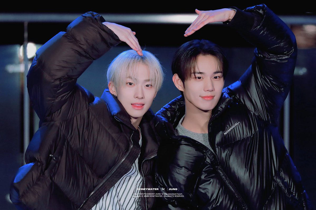 jstuyz's tweet photo. 최장신❤️최단신

😁😁😁😁😁🫰🫰 https://t.co/hyzC7mYv4Y