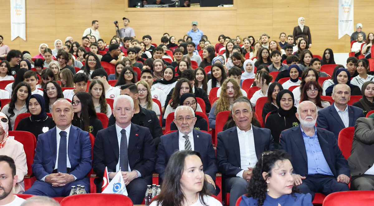 ImdatKamac's tweet photo. İstanbul Valimiz Sayın Davut Gül, Belediye Başkanımız Sayın Av Abdurrahman Dursun, İlçe Kaymakamımız Sayın Mahmut Kaşıkçı ve Türkiye Dil ve Edebiyat Derneği Başkanımız Sayın Ekrem Erdem’in katılımlarıyla Medeniyet Okumaları Projesi 2025-2026 Dönemi Kapanış Programı’na iştirak ettik.

Gençlerimizin medeniyet değerleriyle buluşmasına katkı sunan bu anlamlı projede emeği geçen herkese teşekkür ediyor, çalışmalarında kolaylıklar diliyorum.

@abdullahozdemir 
@avadursun