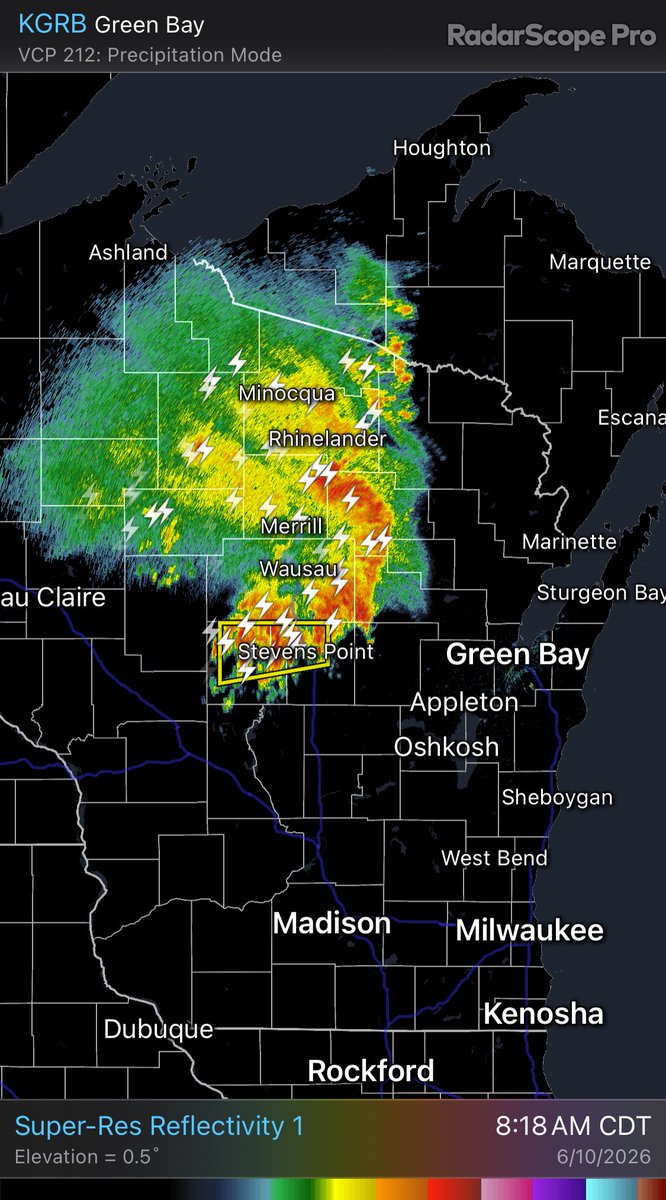 SamKuffelWx's tweet photo. Morning round of storms is ongoing across Northern WI while the rest of the state is dry and heating up. 

Still expecting potent severe storms between 2-6pm with tornadoes and damaging winds. More storms are expected in the evening.

Have a way to receive warnings today! https://t.co/rb2S4bkdPc