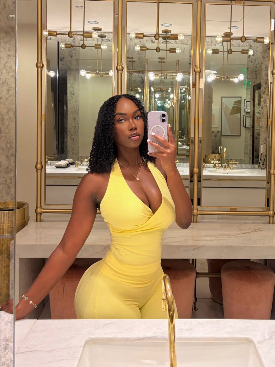 sassy2dworld's tweet photo. Snatched 🥰💅💖 https://t.co/JLmes3BaXZ