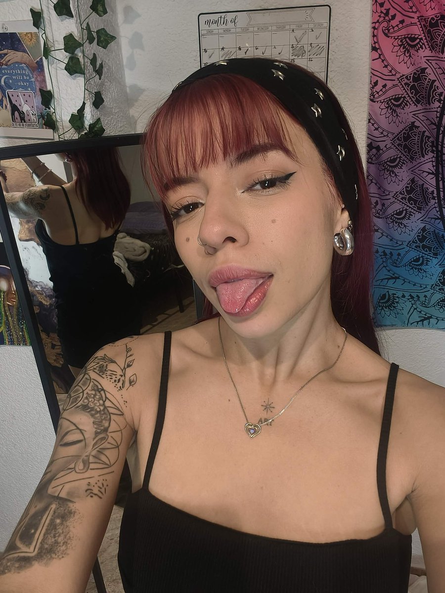 Emma tweet media
