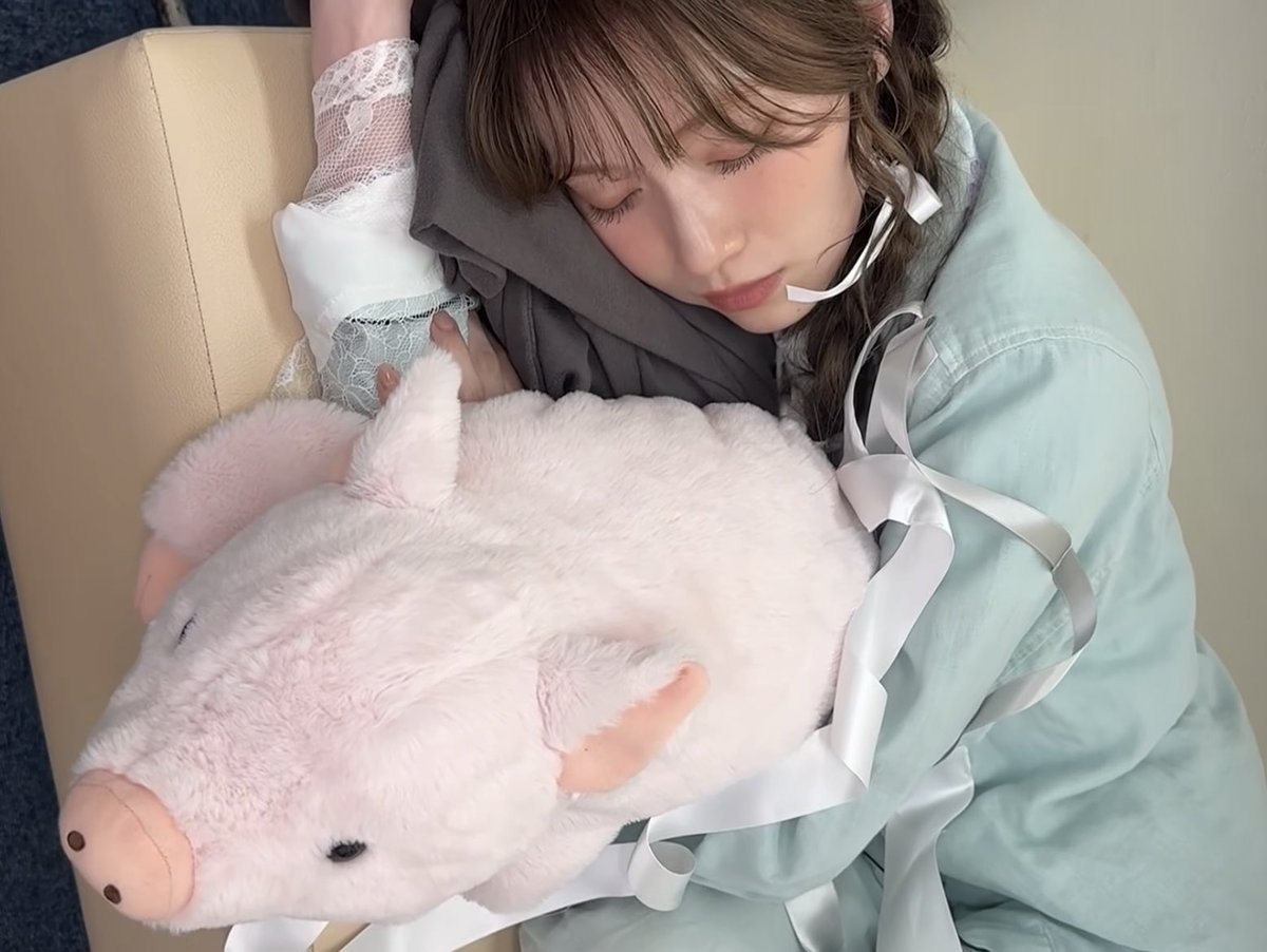 fuji_kubisuji_8's tweet photo. 仲良しかよ。れなかりん。 https://t.co/RbZJHyXCwa