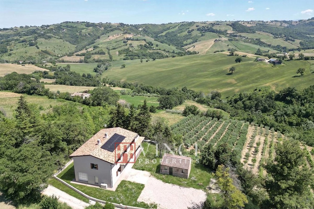 italianhouses's tweet photo. 🏔️🏡Spectacular farmhouse
🌄Breath-taking #Sibillini mountain views
☀️Energy-efficient &amp; fully anti-seismic
🏠Guesthouse + space for pool
✨Customisable finishes
💶€450K
❓Mountain views or terrace sunsets?

https://t.co/3KwQcWCJC3
#PropertyItaly #LeMarche #Colmurano #Macerata https://t.co/Ob85v1aavp