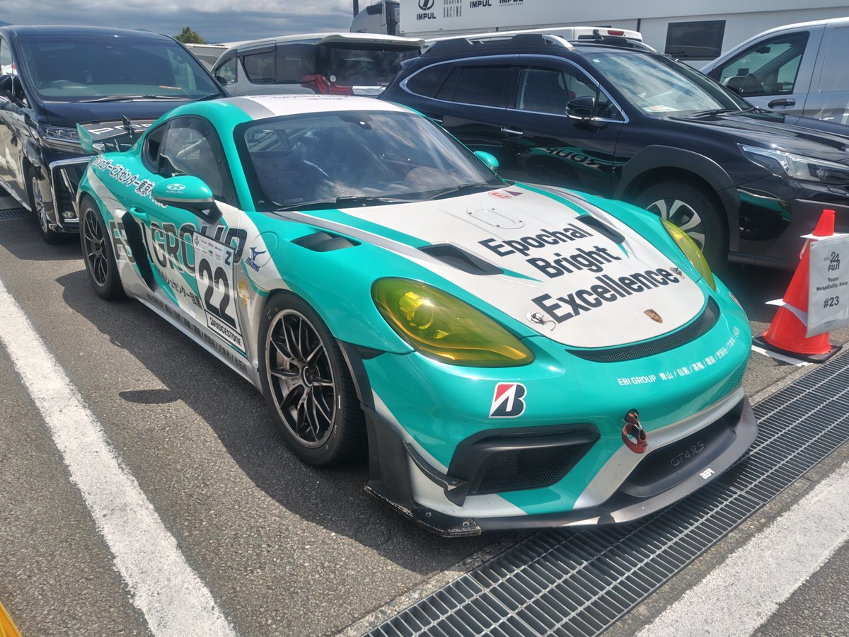 fkmdb770's tweet photo. 昨年出走していたポルシェ GT 4 RS が、なんと格安で売りに出ていた😱 https://t.co/LneQiK2nRR