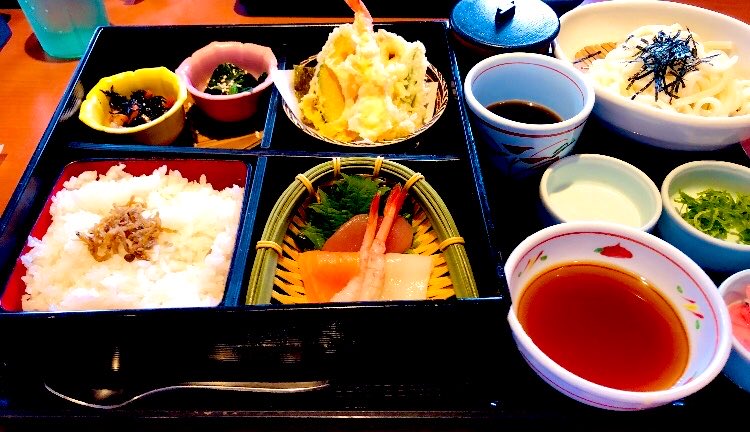 ChelseaSaku's tweet photo. 最近たまたま検索したらさとを発見！
静岡にいるとき何回か食べに行ってて好きだったから何年か振りに行ってみた。ランチで行ったけど次はゆっくり夜にも行ってみよ🎵

#和食さと https://t.co/T8jaevFGRk