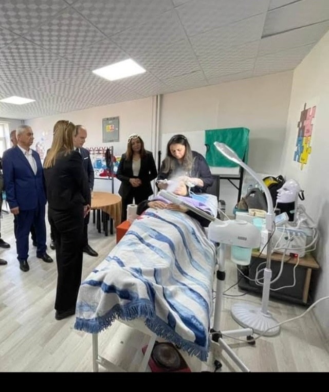 BoztepeIlce's tweet photo. Kaymakamımız Sayın Abdulhamit BAYRAM ve İlçe Millî Eğitim Müdürümüz Bülent GÜZEL ''Hayat Boyu Öğrenme Haftası'' kapsamında Halk Eğitim Merkezinin düzenlediği programa katıldı. 
@KirsehirMEM https://t.co/FqrzIOsVbJ