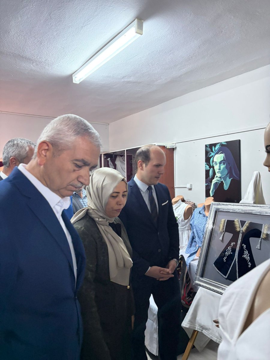 BoztepeIlce's tweet photo. Kaymakamımız Sayın Abdulhamit BAYRAM ve İlçe Millî Eğitim Müdürümüz Bülent GÜZEL ''Hayat Boyu Öğrenme Haftası'' kapsamında Halk Eğitim Merkezinin düzenlediği programa katıldı. 
@KirsehirMEM https://t.co/FqrzIOsVbJ