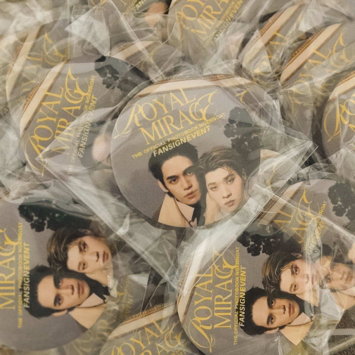 Fuse_JT's tweet photo. วันที่ 27 ได้ยังน๊าาา  giveaway พร้อมแจกแล้ว  
    ถ้าใครไปงานรอบบ่าย มารับ giveaway กับเราได้นะคะ  
👉 รอบนี้ทำเข็มกลัดแบบสุ่ม ไปแจก 30 ชิ้น
🩵🤍🩵🤍🩵🤍🩵🤍🩵🤍🩵🤍🩵
#RoyalMirageNgernOat
#NgernOat
#Ngernnn
#oattrt https://t.co/DLm5eYuXve