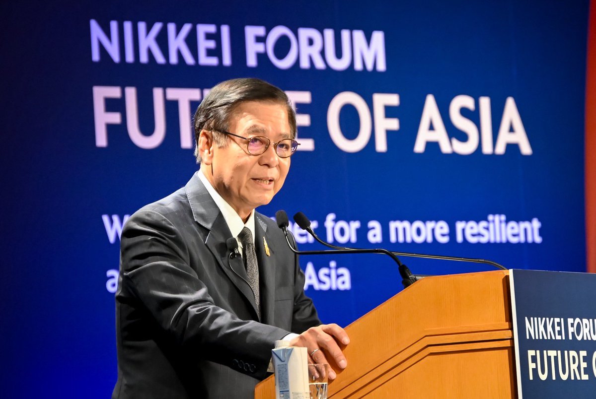 MFAThai's tweet photo. รนรม./รมว.กต. @SihasakPh แสดงวิสัยทัศน์ที่ #NikkeiForum Future of Asia ครั้งที่ 31 ย้ำ “อนาคตของโลกอยู่ที่เอเชีย” พร้อมเสนอ 3 แนวทางเสริมสร้างความเข้มแข็ง ความเชื่อมโยง และภูมิภาคนิยม เพื่อสร้างอนาคตในเอเชียและรักษาเสถียรภาพในภูมิภาค และให้สัมภาษณ์กับสื่อย้ำท่าทีไทยในประเด็นภูมิภาค เช่น ผลกระทบจากสถานการณ์ตะวันออกกลาง สถานการณ์ไทย-กัมพูชา สถานการณ์เมียนมา พร้อมยืนยันความร่วมมือกับ Nikkei ร่วมจัดกิจกรรมที่ไทยในอนาคต (10 มิ.ย. 2569)