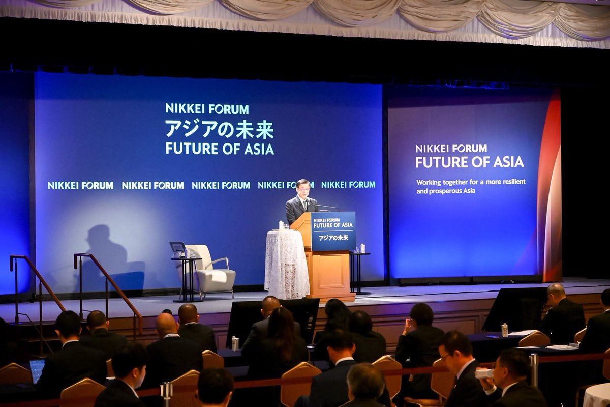 MFAThai's tweet photo. รนรม./รมว.กต. @SihasakPh แสดงวิสัยทัศน์ที่ #NikkeiForum Future of Asia ครั้งที่ 31 ย้ำ “อนาคตของโลกอยู่ที่เอเชีย” พร้อมเสนอ 3 แนวทางเสริมสร้างความเข้มแข็ง ความเชื่อมโยง และภูมิภาคนิยม เพื่อสร้างอนาคตในเอเชียและรักษาเสถียรภาพในภูมิภาค และให้สัมภาษณ์กับสื่อย้ำท่าทีไทยในประเด็นภูมิภาค เช่น ผลกระทบจากสถานการณ์ตะวันออกกลาง สถานการณ์ไทย-กัมพูชา สถานการณ์เมียนมา พร้อมยืนยันความร่วมมือกับ Nikkei ร่วมจัดกิจกรรมที่ไทยในอนาคต (10 มิ.ย. 2569)