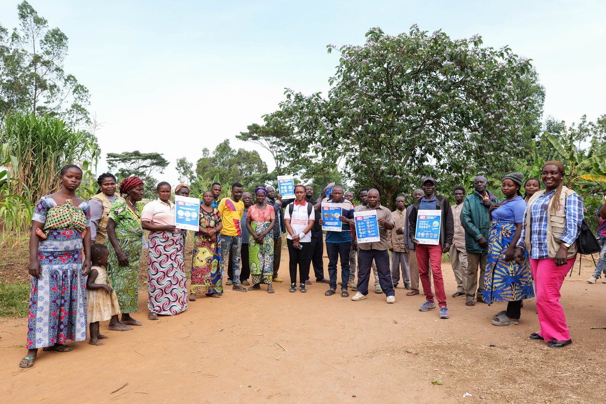 sofepadi's tweet photo. 📍#Katsu
Nous avons écouté avant de sensibiliser.
Les leaders communautaires, autorités locales, femmes leaders et jeunes disposent désormais d'informations fiables sur #Ebola et porteront eux-mêmes les messages de prévention auprès de leurs communautés.
Parce qu'une riposte efficace se construit AVEC les communautés, pas sans elles.