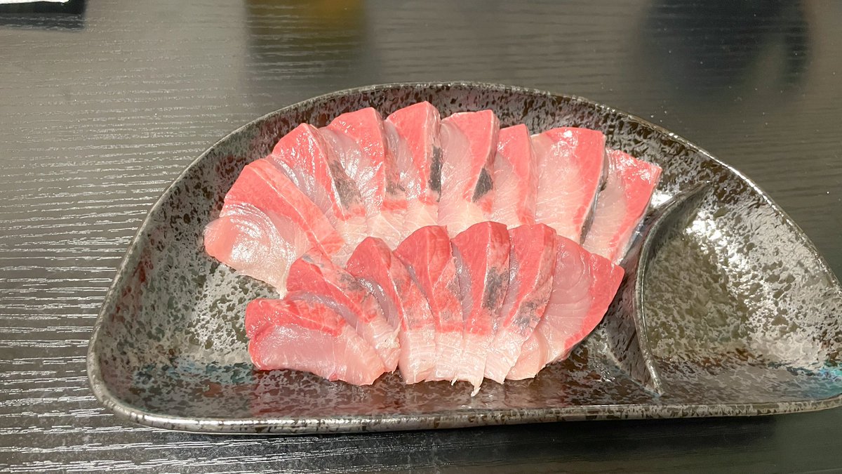 biker0412's tweet photo. 頂いたブリ、ヒラメ晩ごはんシリーズ🐟✨
初日のお刺身と海鮮丼🤩 https://t.co/R7skrZO1QX