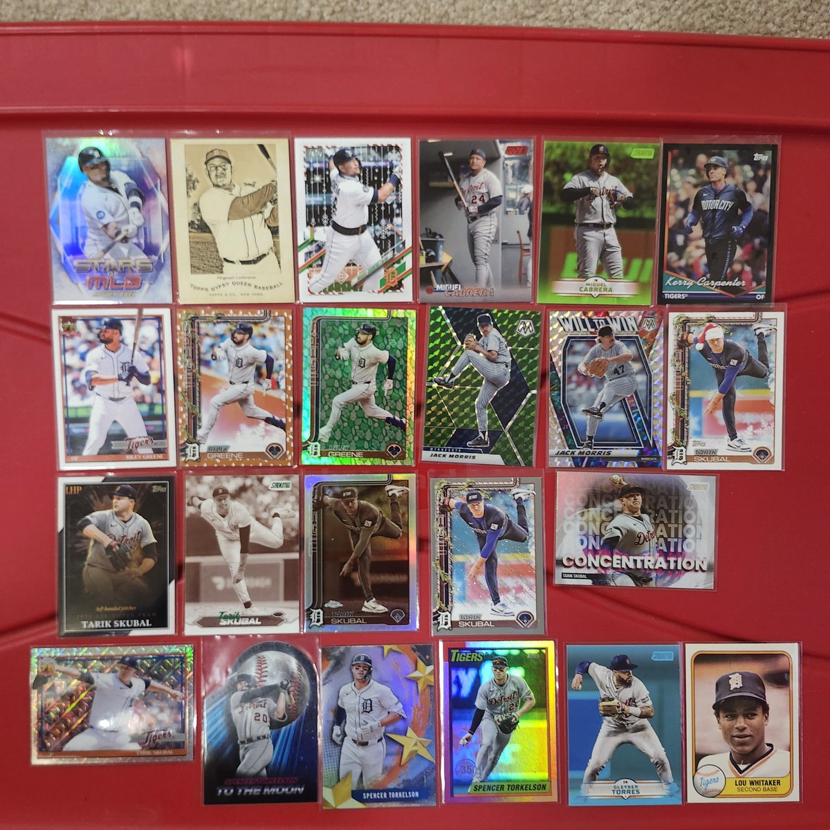 rambaseball10's tweet photo. @cardboardbst Tigers Day!
Pic 1
Sweeney 🥇2/10 - $30 BWM
Clark 🟡 69/75 - $30
McGonigle 🟣 wave - 84/250 - $15
McGonigle reptilian - $10
Middle row - $5 ea
Verlander🥇 1199/2009
Bottom row - $2.50 ea
Garcia🥇 1567/2013
Pic 2-4 - $1.50 ea
RCs, Prospects, Inserts &amp; Parallels

Let's 🤝! https://t.co/1IsTztbQEF