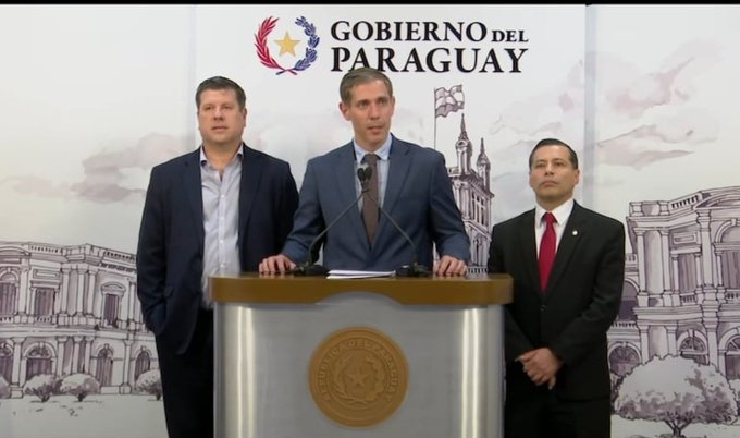 cyberpy47's tweet photo. El ministro de Industria Marcos Riquelme tuvo que salir a poner la cara por el vendepatria @SantiPenap. No vaya a ser que le amenacen con perder el cargo. https://t.co/ums3wGVQhO