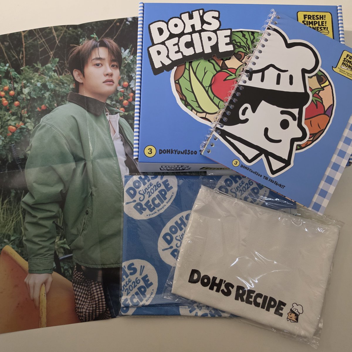 into_doh's tweet photo. 하 도경수 키트 실물 미쳤다 진짜!!!!!!
하나하나 다 너무 이쁨🥹
사진 예쁘게 찍어보겠다고,, 
혼자 난리쳤는데 똥손 이슈로 실패🫠 https://t.co/sJgb6JnMCA