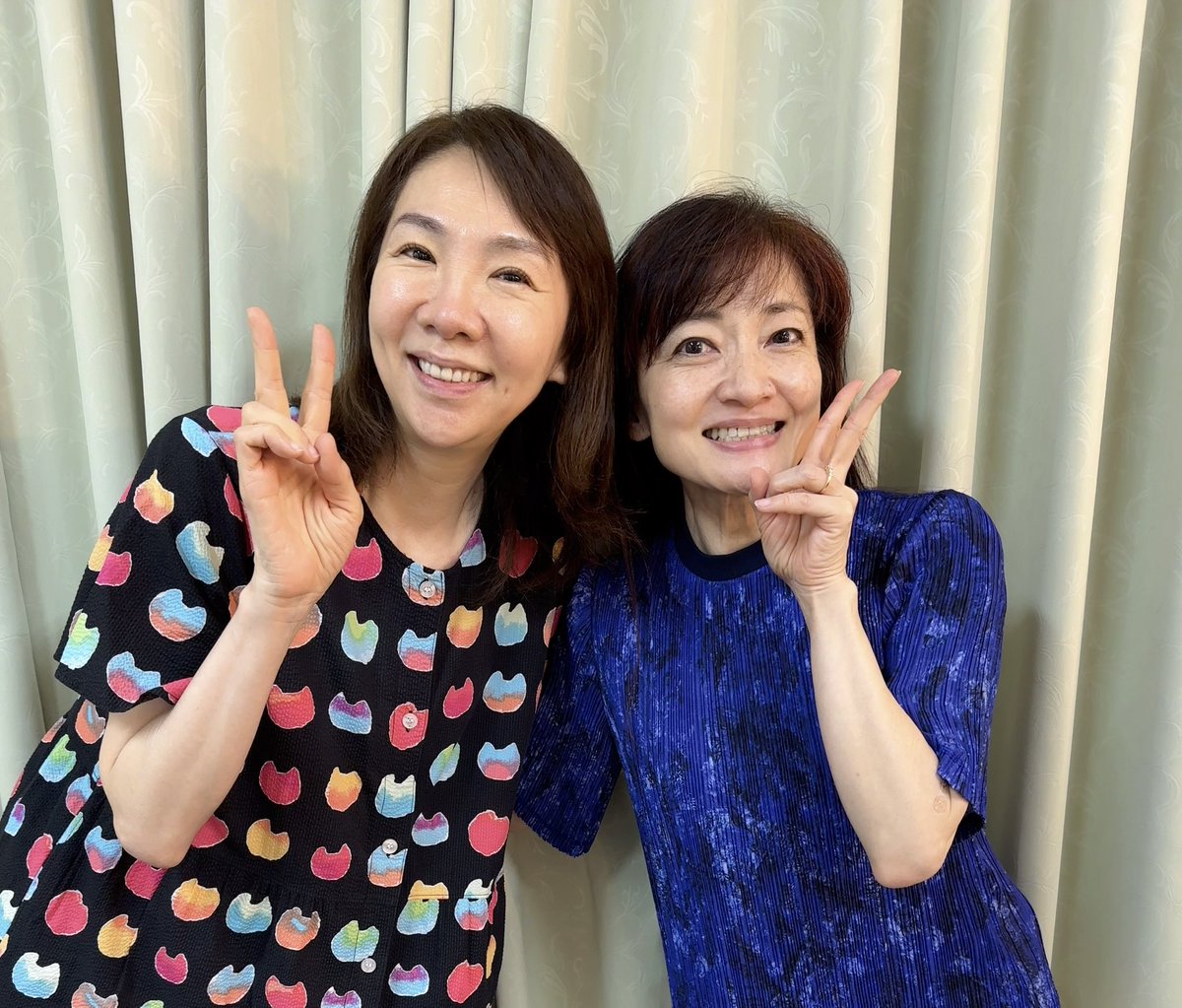 Shimada_Kaho's tweet photo. 『#メリーポピンズ』思い出写真✨　

ずーっと前から作品にいてくれたみたいな頼もしい存在でいてくれた樹里ちゃん✨

そして、初演から一緒にメリポピを歩んできた花ちゃん💓

りんこさんは、最後に私服でお写真ご一緒に撮りそびれてしまいまぴた😭ごめんなさい😭💦

最高の仲間に感謝です！！✨ https://t.co/D3svKuiZWN