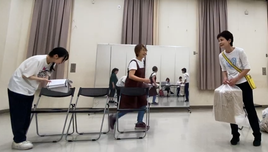 engekiunitbs's tweet photo. バックシャンはみな所属している劇団や自分の公演などで忙しくしておりお稽古の日程を調整するのも大変なんです。
そんなところに、今回、助っ人に来てくださったのは～～

ゆきちゃん❤❤❤

ほんとうにありがたい。
いい刺激になります。 https://t.co/LPXPfx67xA