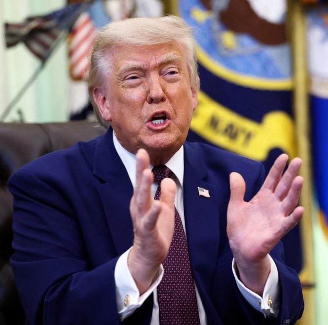 danielvalencapt's tweet photo. A Copa do Mundo resistirá ao regime racista e colonial de Trump?

Antes mesmo do torneio começar, já tivemos o árbitro somali Omar Abdulkadir Artan deportado dos EUA, a seleção do Irã impedida de se hospedar no país, além de constrangimentos e barreiras migratórias contra atletas da Somália, Egito, Senegal, Iraque e Camarões. A copa do mundo se tornou palco de racismo e xenofobia. Até quando o mundo aceitará?